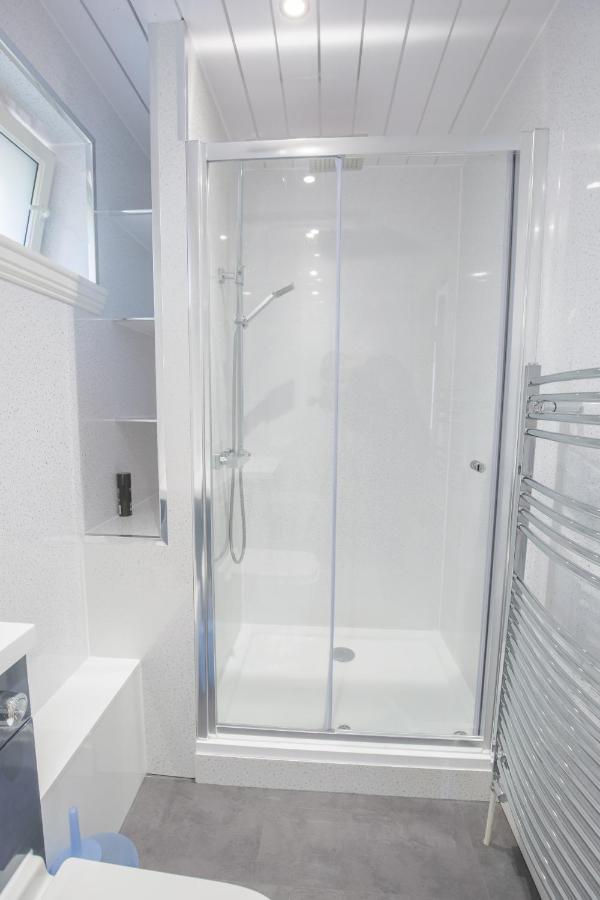 Stylish Modern Newly Built Apartment 15 Min From City Centre Edimburgo Exterior foto